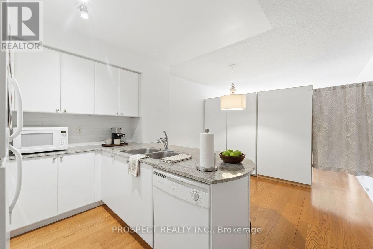 2411 - 763 Bay Street, Toronto, Ontario  M5G 2R3 - Photo 11 - C12960428