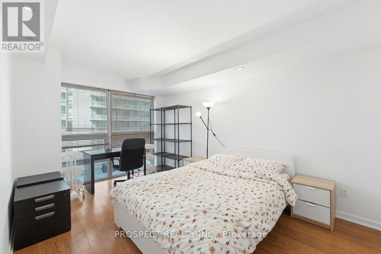 2411 - 763 Bay Street, Toronto, Ontario  M5G 2R3 - Photo 13 - C12960428