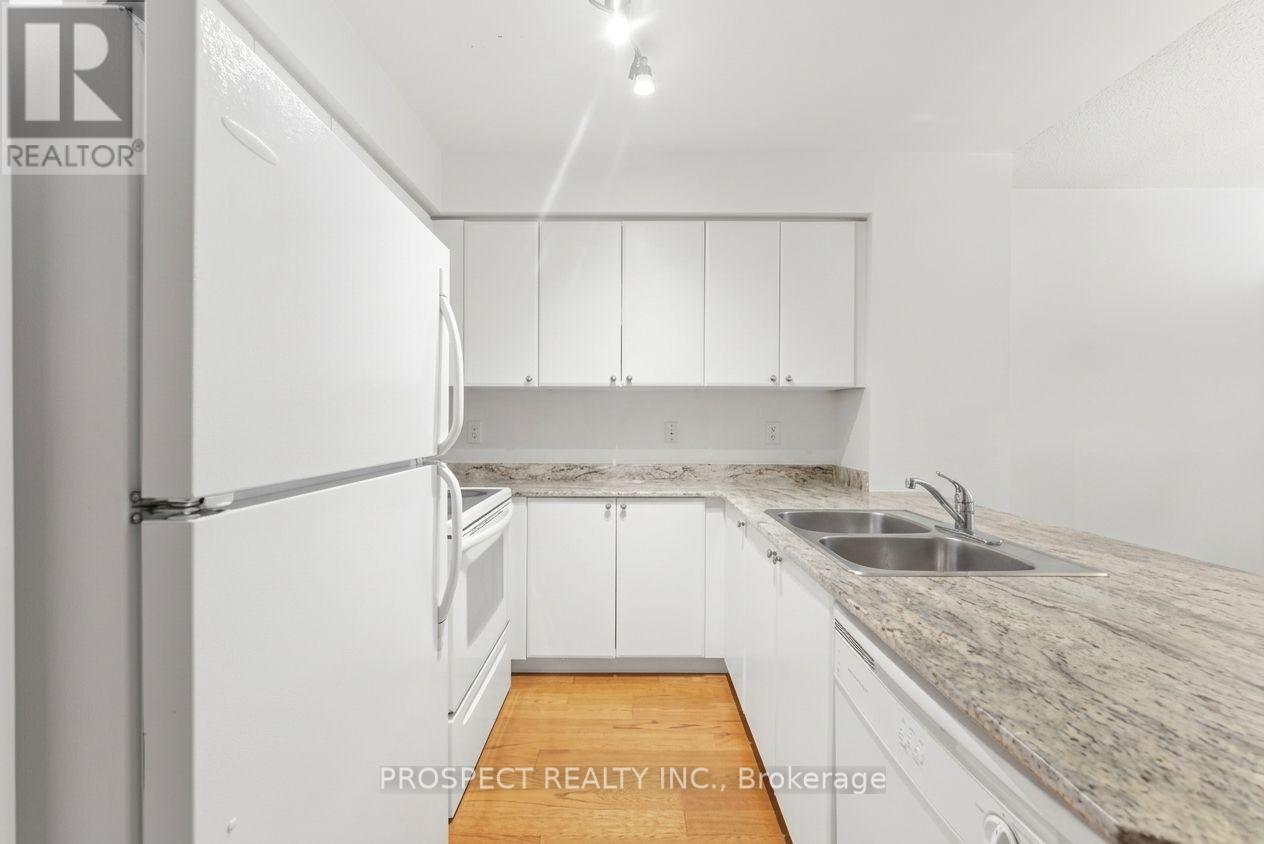 2411 - 763 Bay Street, Toronto, Ontario  M5G 2R3 - Photo 16 - C12960428