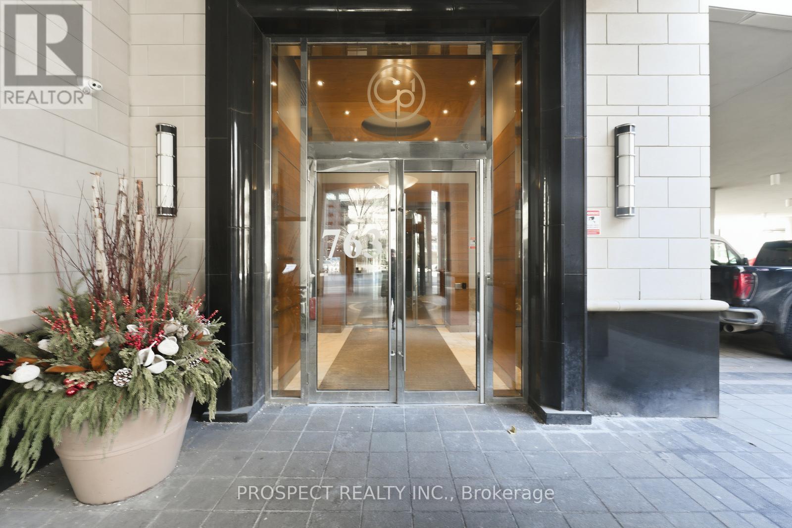 2411 - 763 Bay Street, Toronto, Ontario  M5G 2R3 - Photo 4 - C12960428