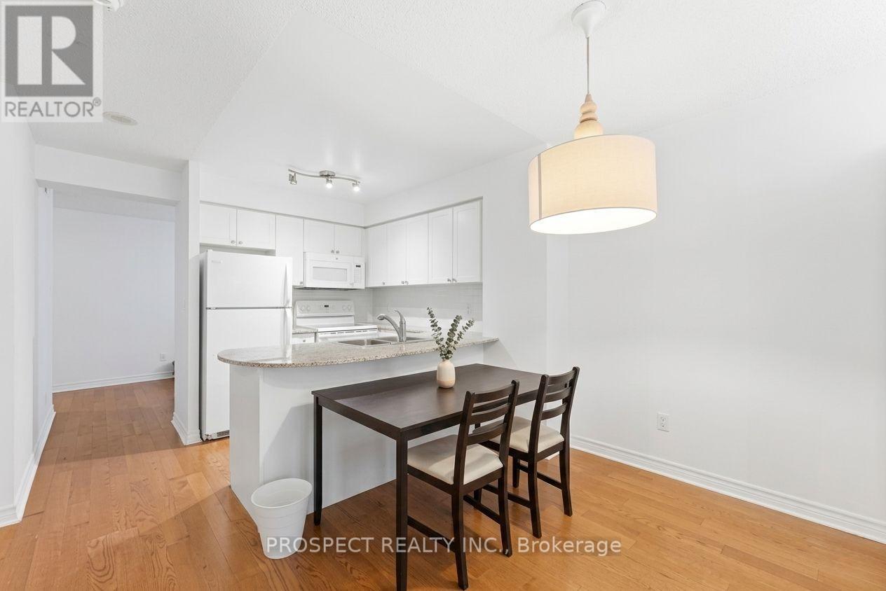 2411 - 763 Bay Street, Toronto, Ontario  M5G 2R3 - Photo 8 - C12960428