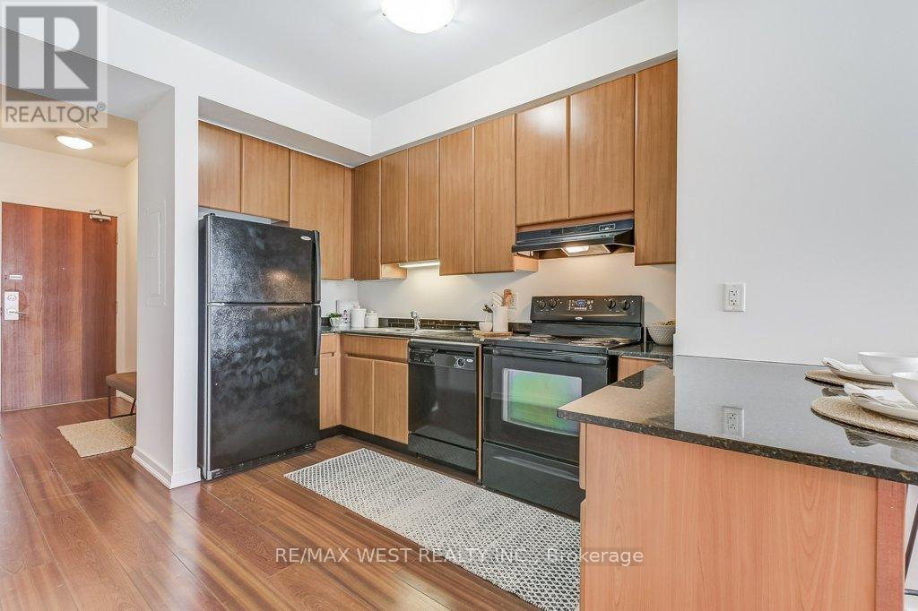 501 - 30 Canterbury Place, Toronto, Ontario  M2N 0B9 - Photo 4 - C12960462