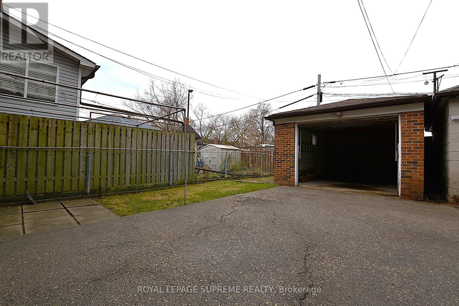 564 Christie Street, Toronto, Ontario  M6G 3E2 - Photo 23 - C12960470