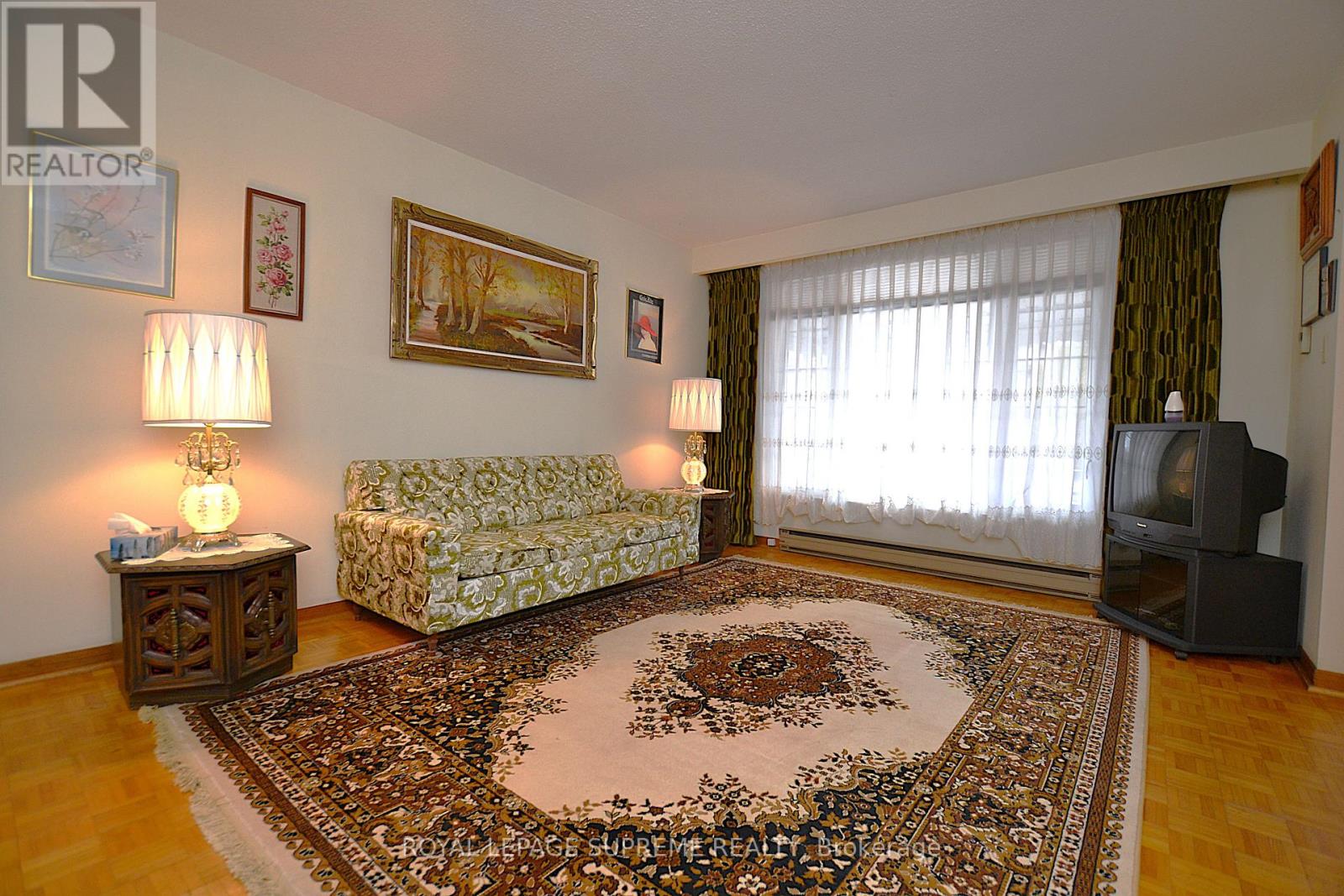 564 Christie Street, Toronto, Ontario  M6G 3E2 - Photo 5 - C12960470