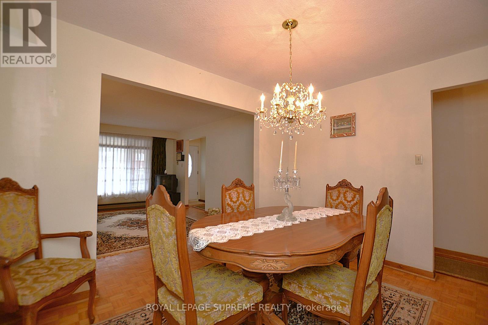 564 Christie Street, Toronto, Ontario  M6G 3E2 - Photo 6 - C12960470