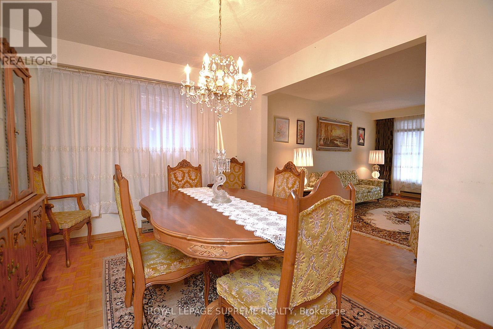 564 Christie Street, Toronto, Ontario  M6G 3E2 - Photo 7 - C12960470