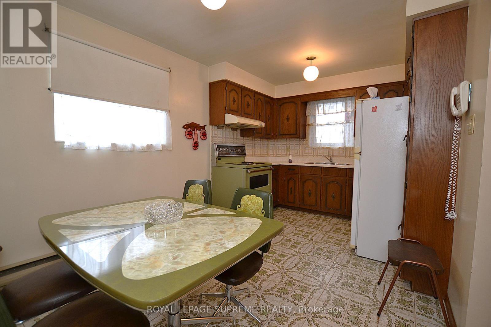 564 Christie Street, Toronto, Ontario  M6G 3E2 - Photo 8 - C12960470