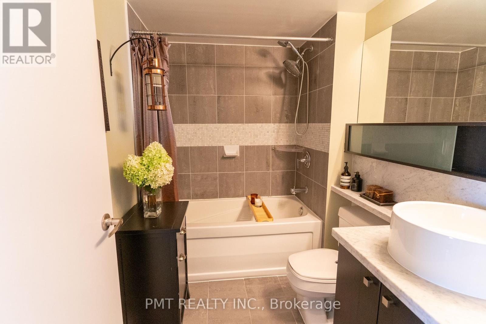 3609 - 11 Brunel Court, Toronto, Ontario  M5V 3Y3 - Photo 4 - C12960512