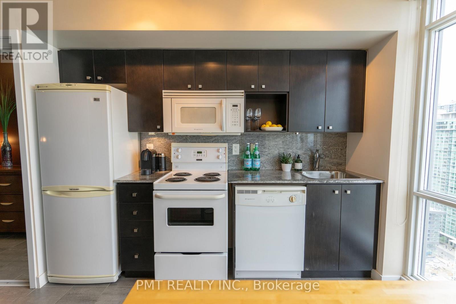 3609 - 11 Brunel Court, Toronto, Ontario  M5V 3Y3 - Photo 6 - C12960512