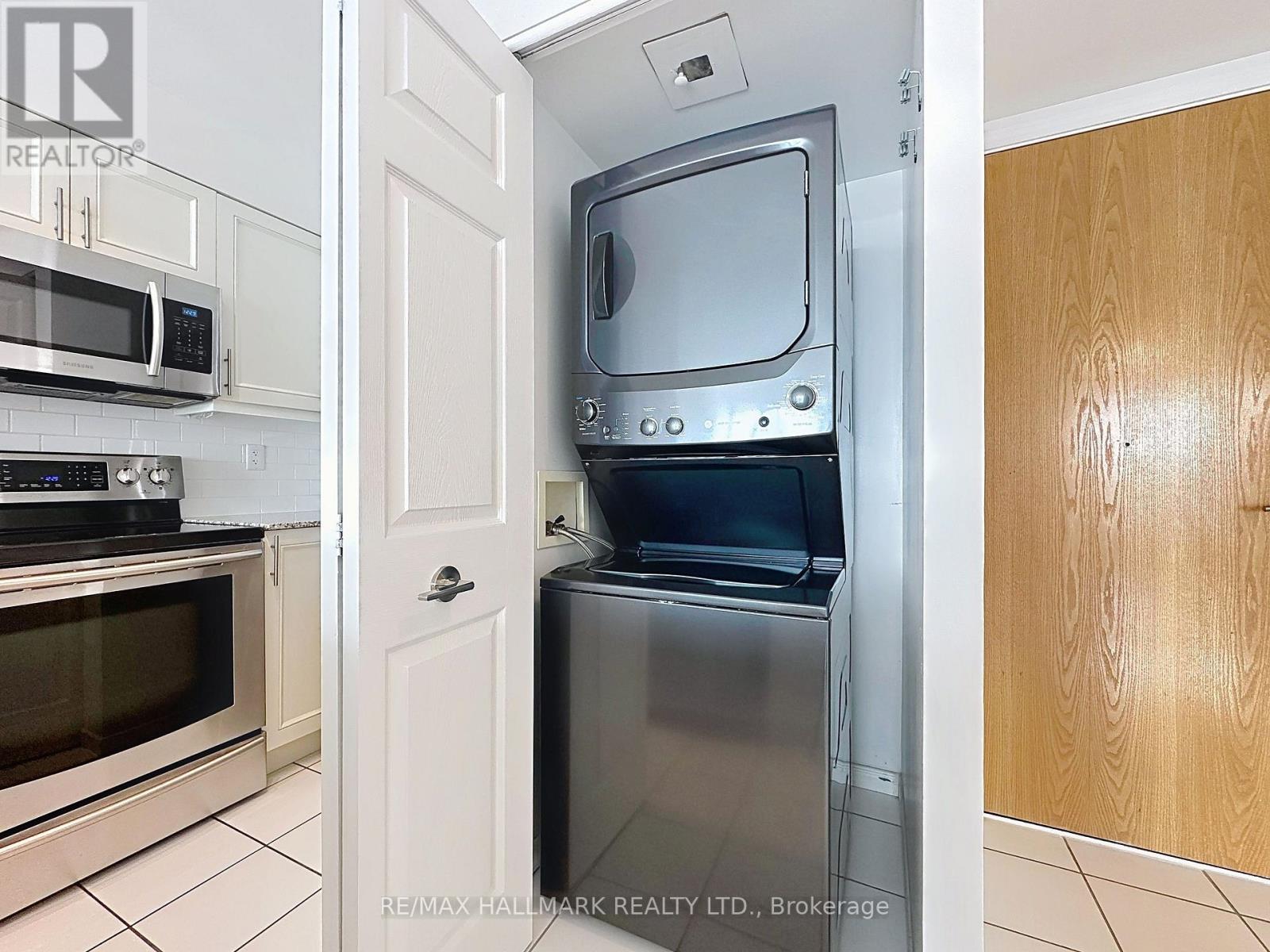 208 - 340 Watson Street W, Whitby, Ontario  L1N 9G1 - Photo 5 - E12960508