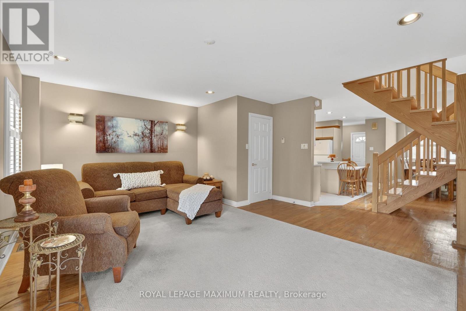 163 Durant Avenue, Toronto, Ontario  M4J 4W4 - Photo 11 - E12960526