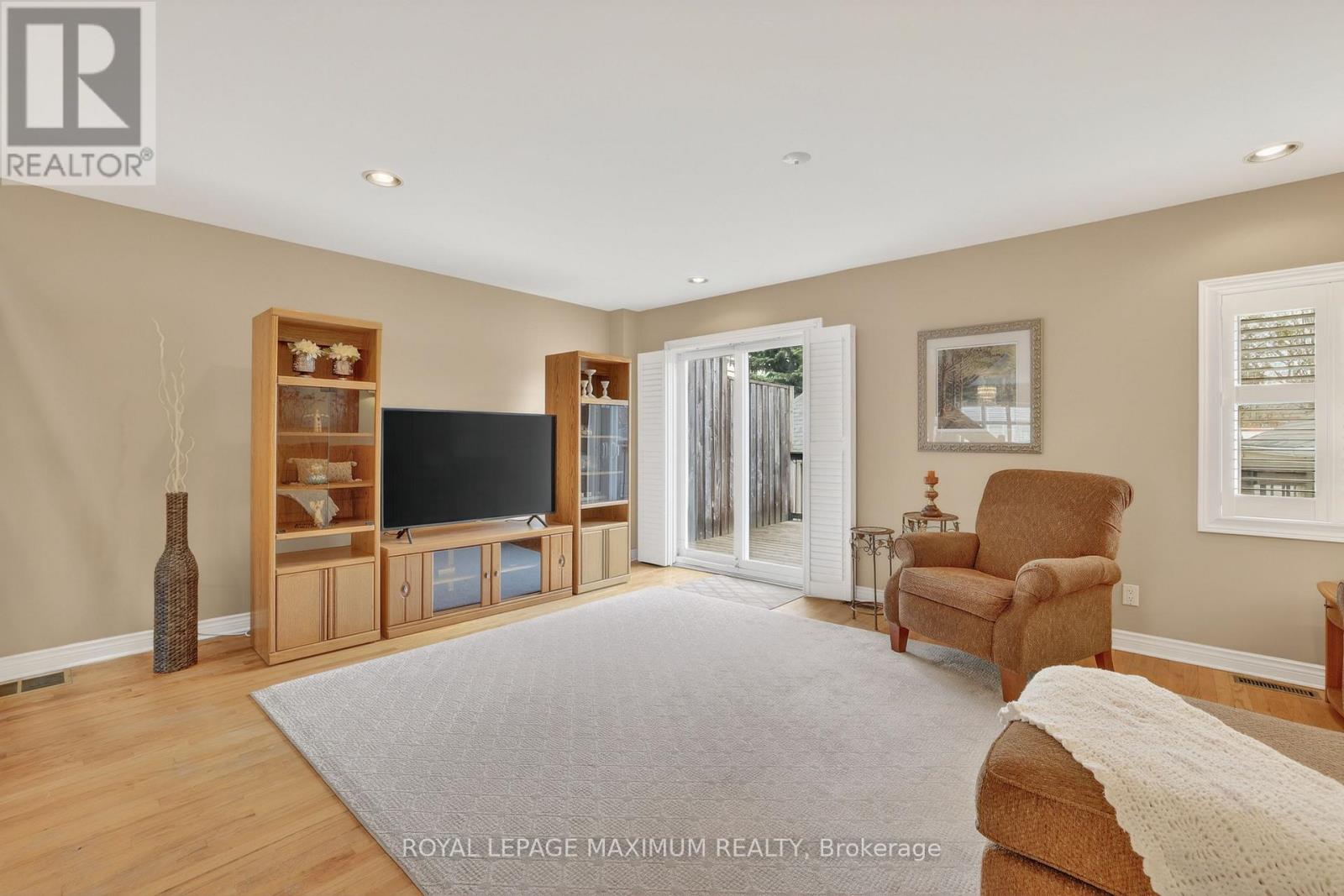 163 Durant Avenue, Toronto, Ontario  M4J 4W4 - Photo 12 - E12960526