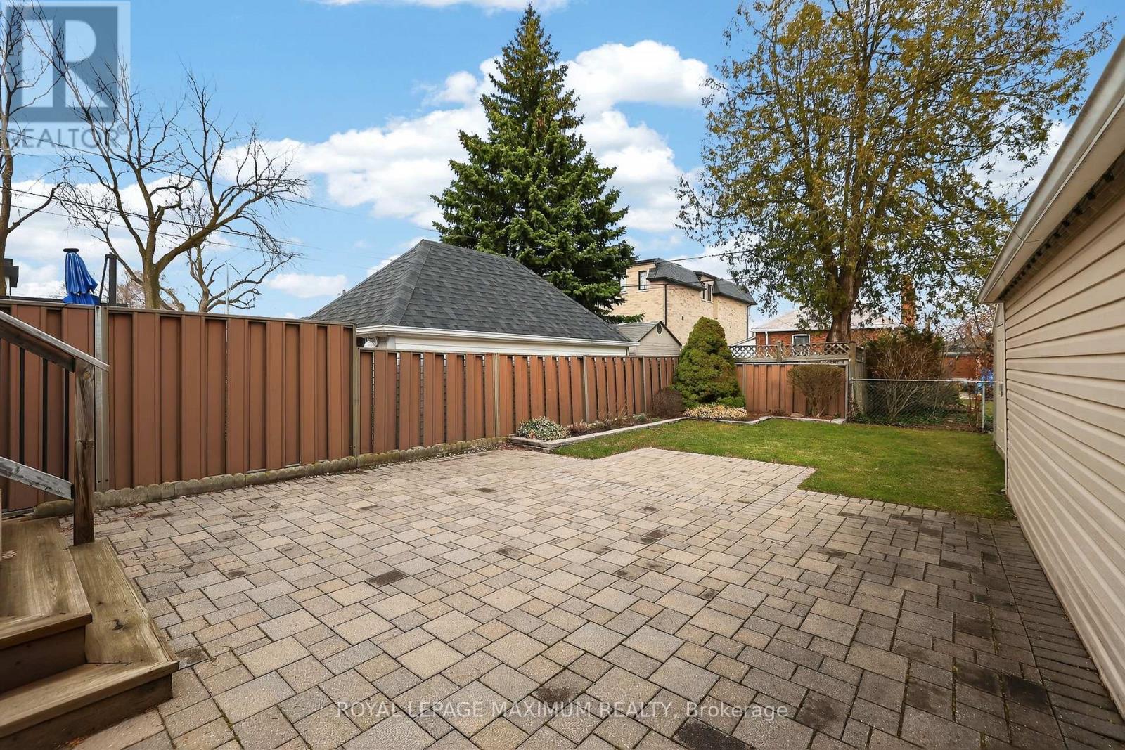 163 Durant Avenue, Toronto, Ontario  M4J 4W4 - Photo 37 - E12960526