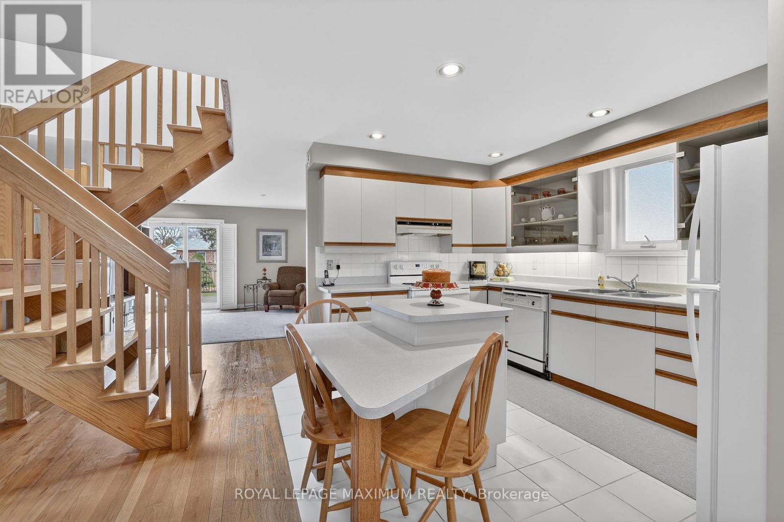 163 Durant Avenue, Toronto, Ontario  M4J 4W4 - Photo 4 - E12960526