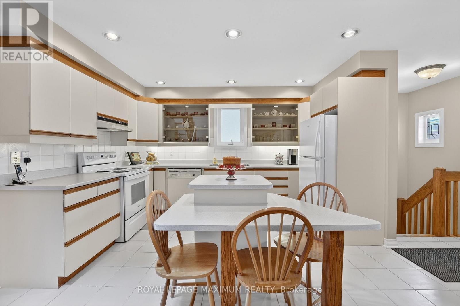 163 Durant Avenue, Toronto, Ontario  M4J 4W4 - Photo 5 - E12960526