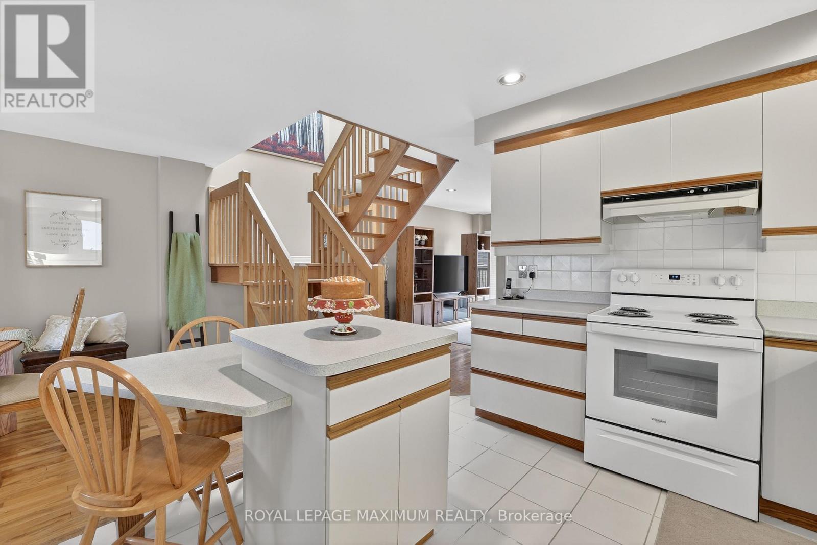 163 Durant Avenue, Toronto, Ontario  M4J 4W4 - Photo 6 - E12960526