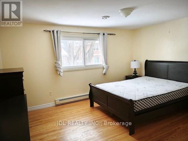 28 Harringay Crescent, Toronto, Ontario  M1W 1Z3 - Photo 4 - E12960540