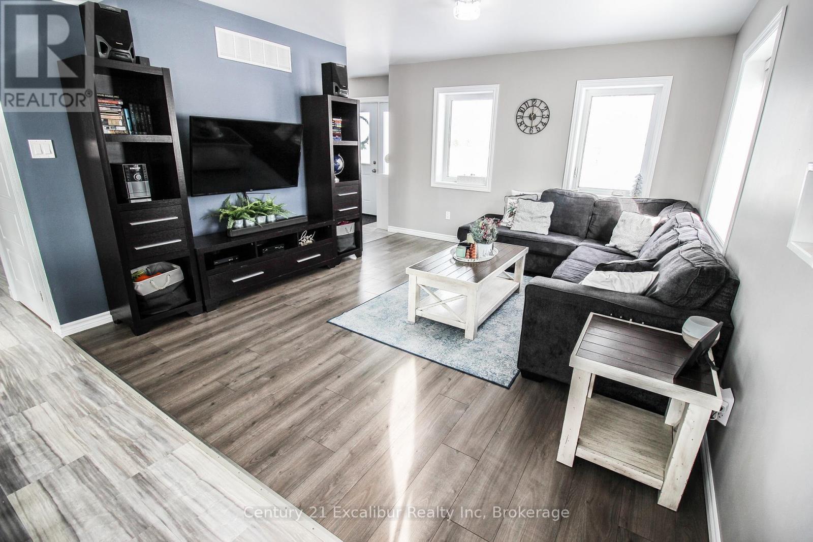 7104 6th Line, Centre Wellington, Ontario  N0B 1J0 - Photo 7 - X12765788