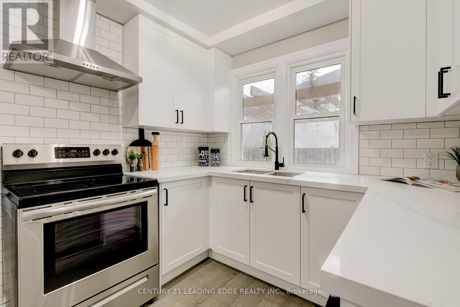 237 Boyers Road, Georgina, Ontario  L4P 3C8 - Photo 13 - N12960444