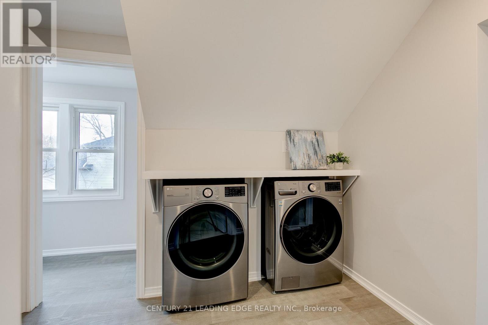 237 Boyers Road, Georgina, Ontario  L4P 3C8 - Photo 21 - N12960444