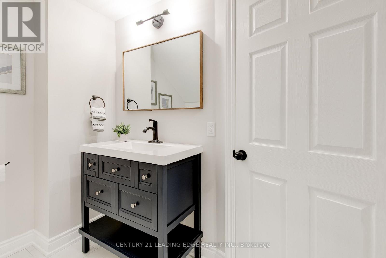 237 Boyers Road, Georgina, Ontario  L4P 3C8 - Photo 25 - N12960444