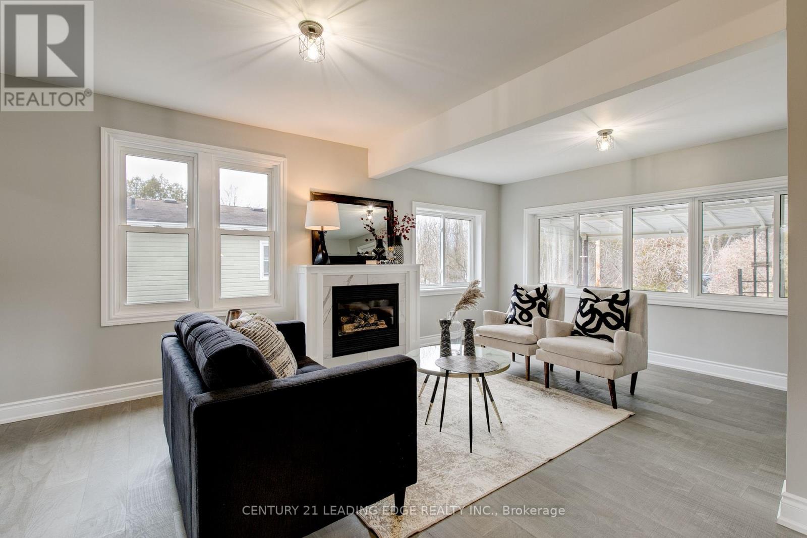 237 Boyers Road, Georgina, Ontario  L4P 3C8 - Photo 5 - N12960444