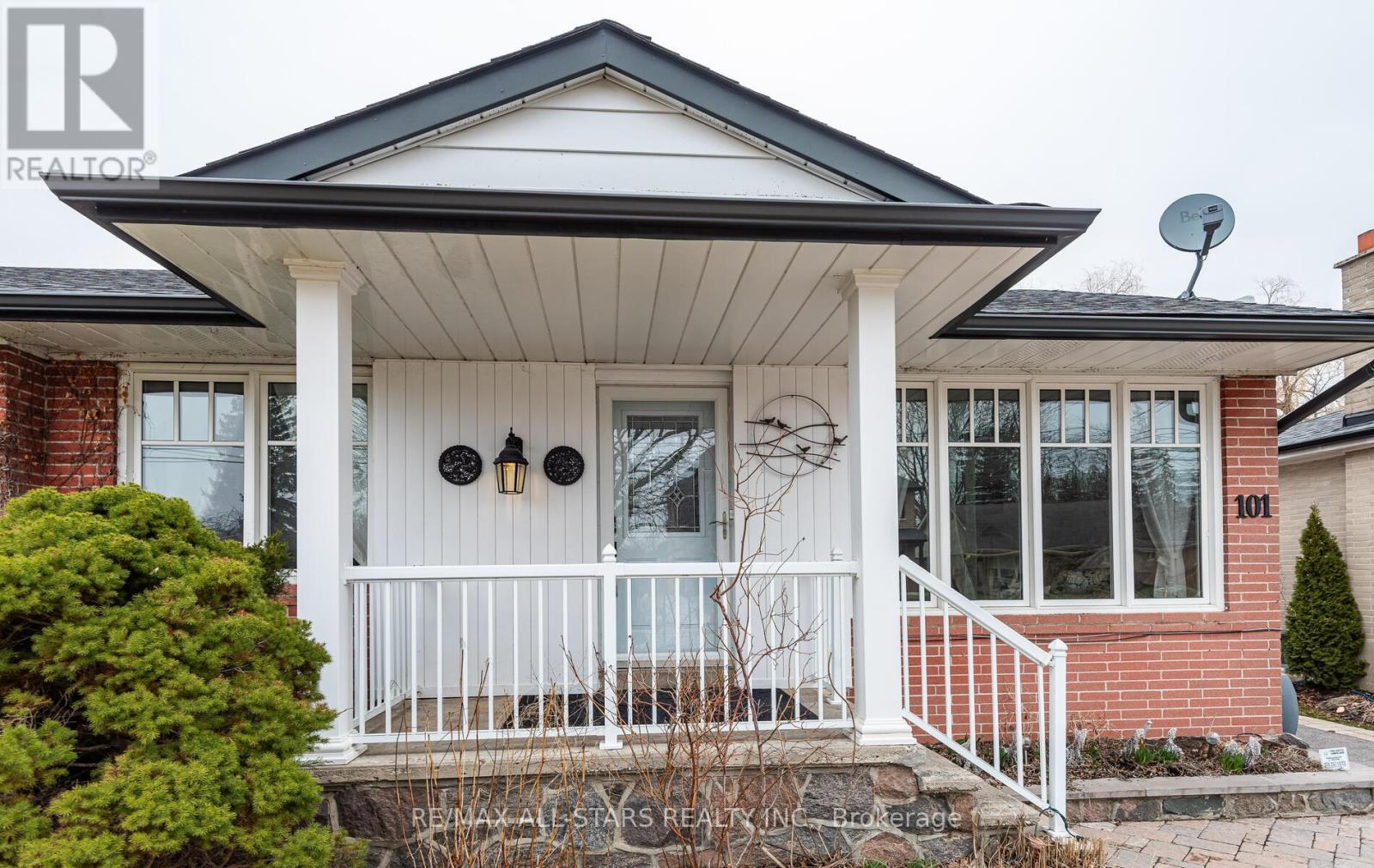 101 Hawthorn Avenue, Whitchurch-Stouffville, Ontario  L4A 4T1 - Photo 3 - N12960476