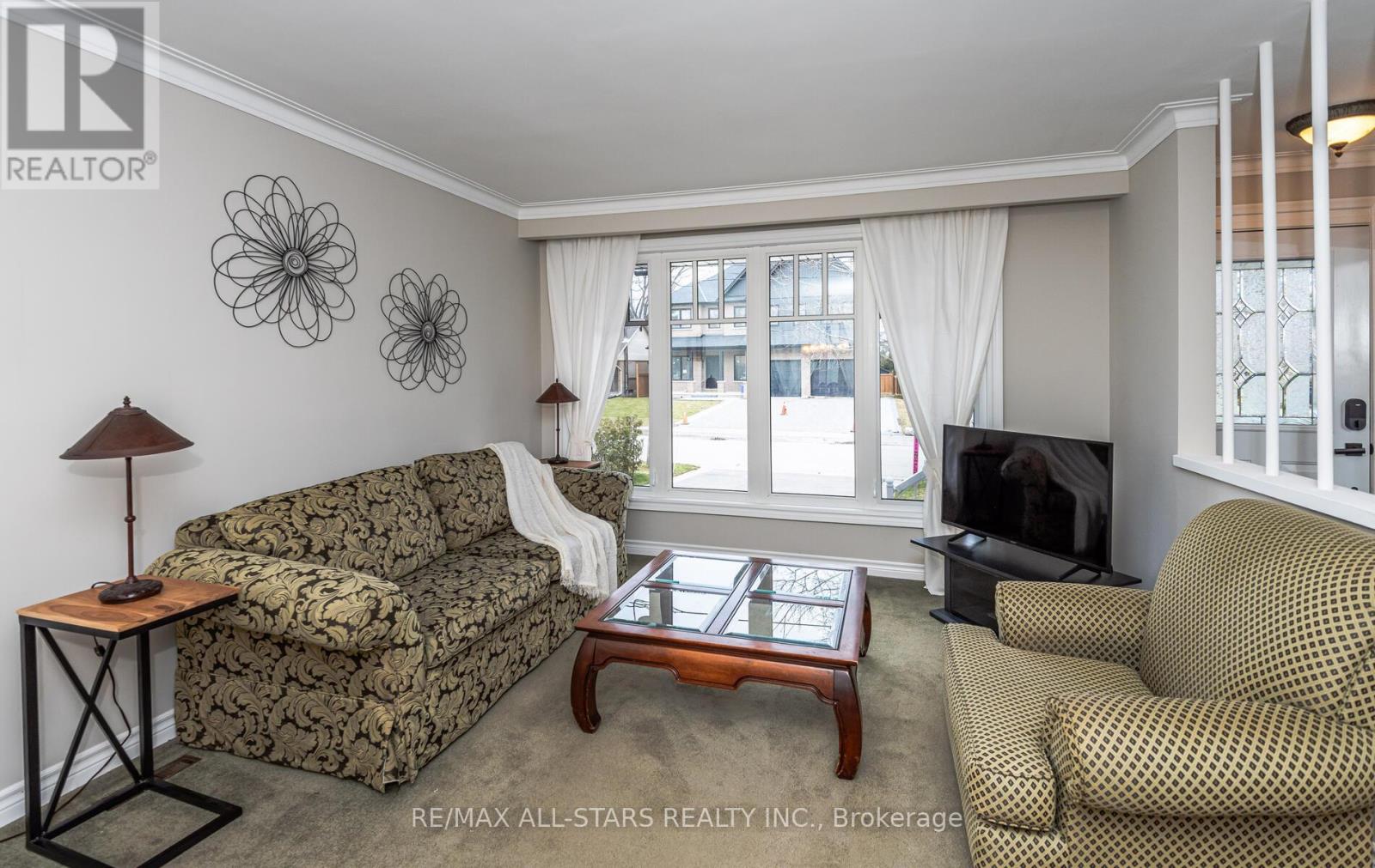 101 Hawthorn Avenue, Whitchurch-Stouffville, Ontario  L4A 4T1 - Photo 5 - N12960476