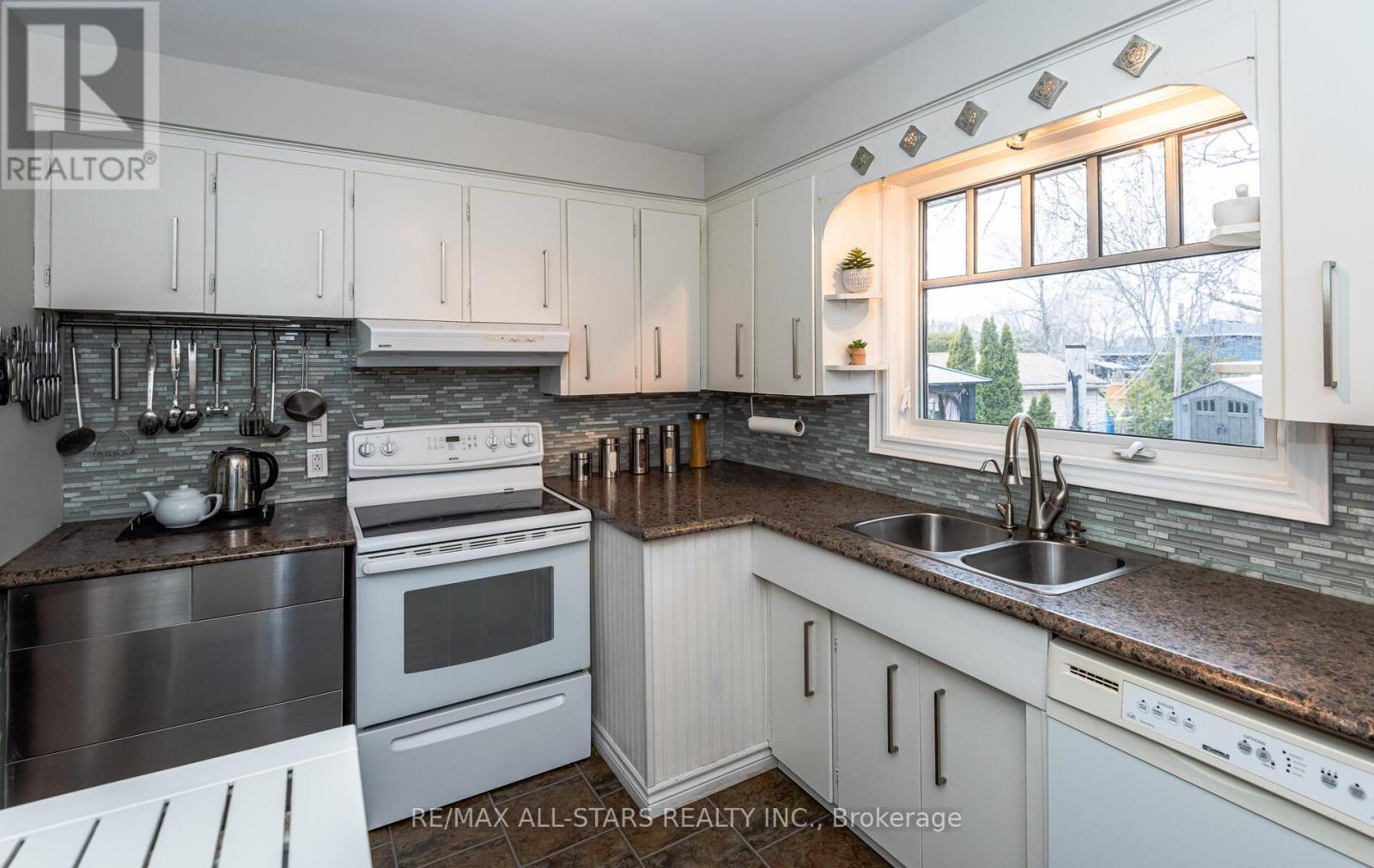 101 Hawthorn Avenue, Whitchurch-Stouffville, Ontario  L4A 4T1 - Photo 8 - N12960476