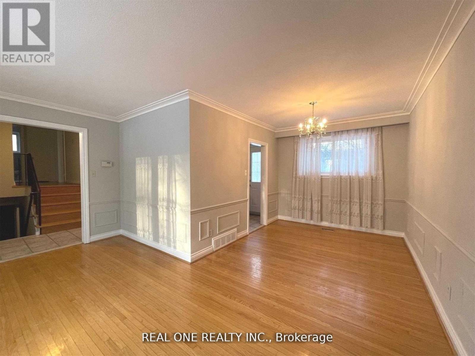 17 Valleycrest Avenue, Markham, Ontario  L3P 1H6 - Photo 4 - N12960594