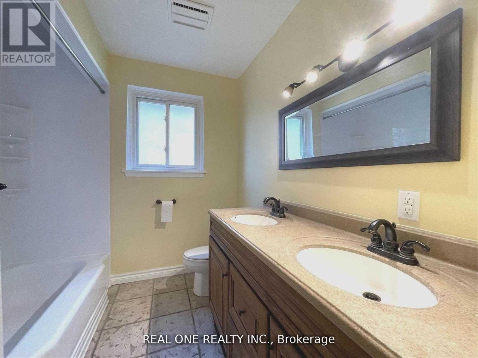 17 Valleycrest Avenue, Markham, Ontario  L3P 1H6 - Photo 7 - N12960594