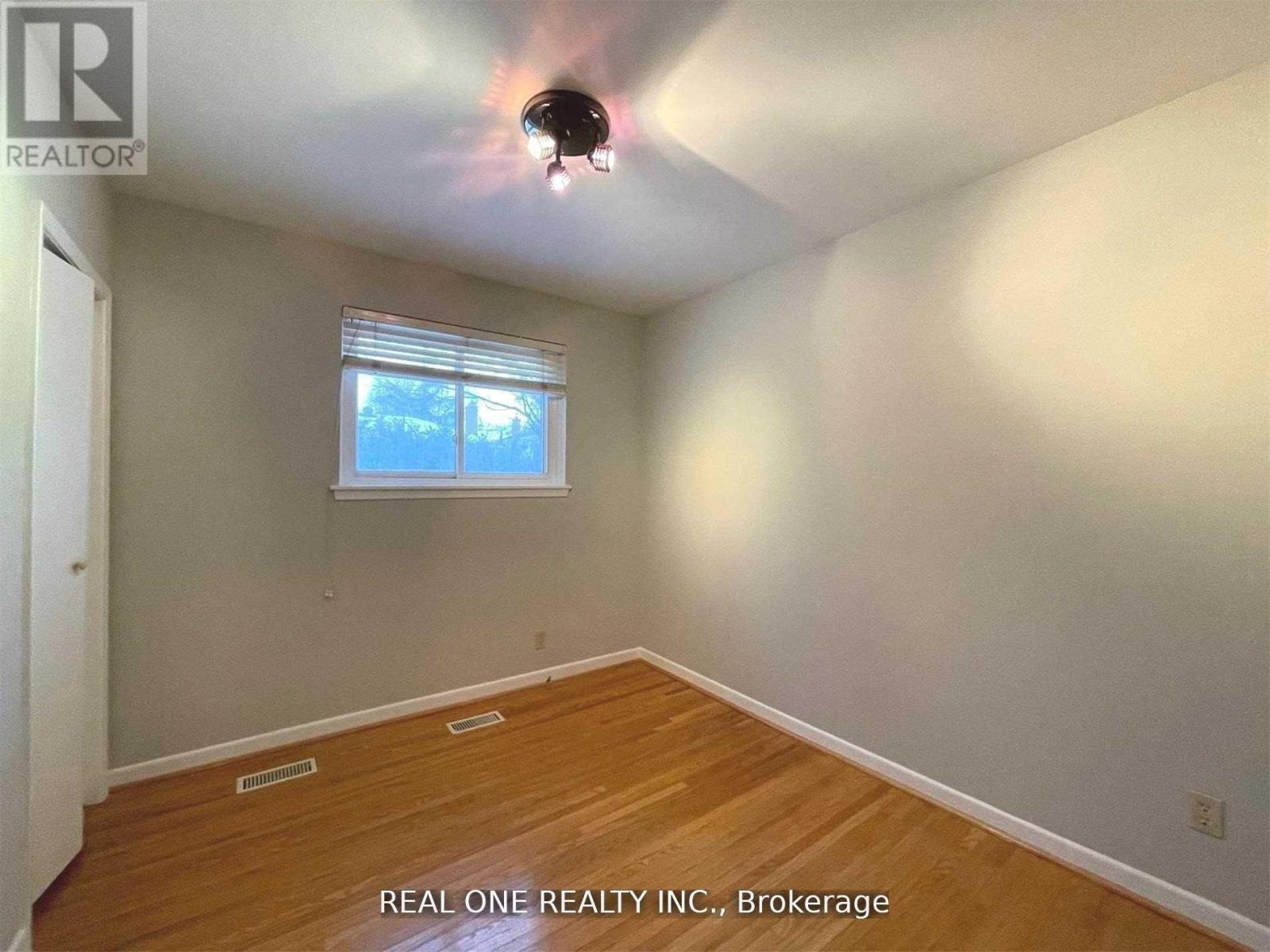 17 Valleycrest Avenue, Markham, Ontario  L3P 1H6 - Photo 9 - N12960594