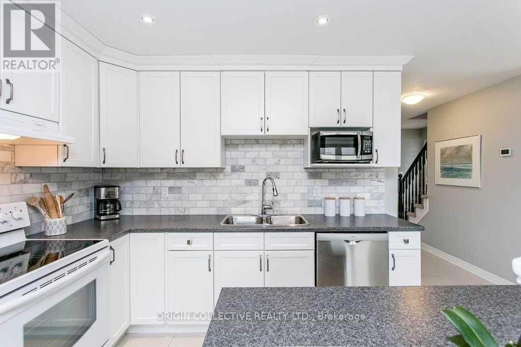 187 Hutchinson Dr, New Tecumseth, New Tecumseth, Ontario  L9R 0P6 - Photo 5 - N12960610