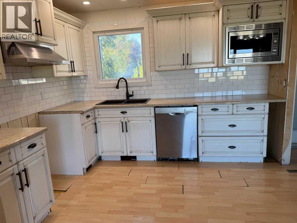 405 2 Avenue E, Bow Island, Alberta  T0K 0G0 - Photo 6 - A2263035