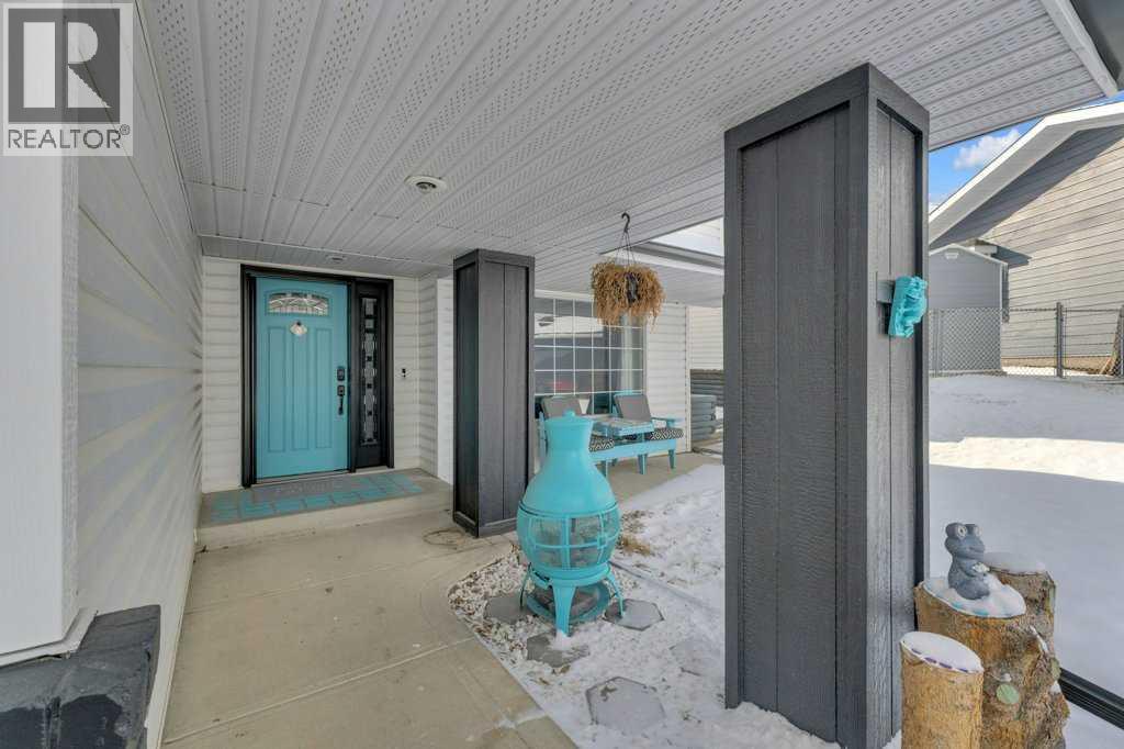 9 Pickering Close, Sylvan Lake, Alberta  T4S 1K2 - Photo 4 - A2288696