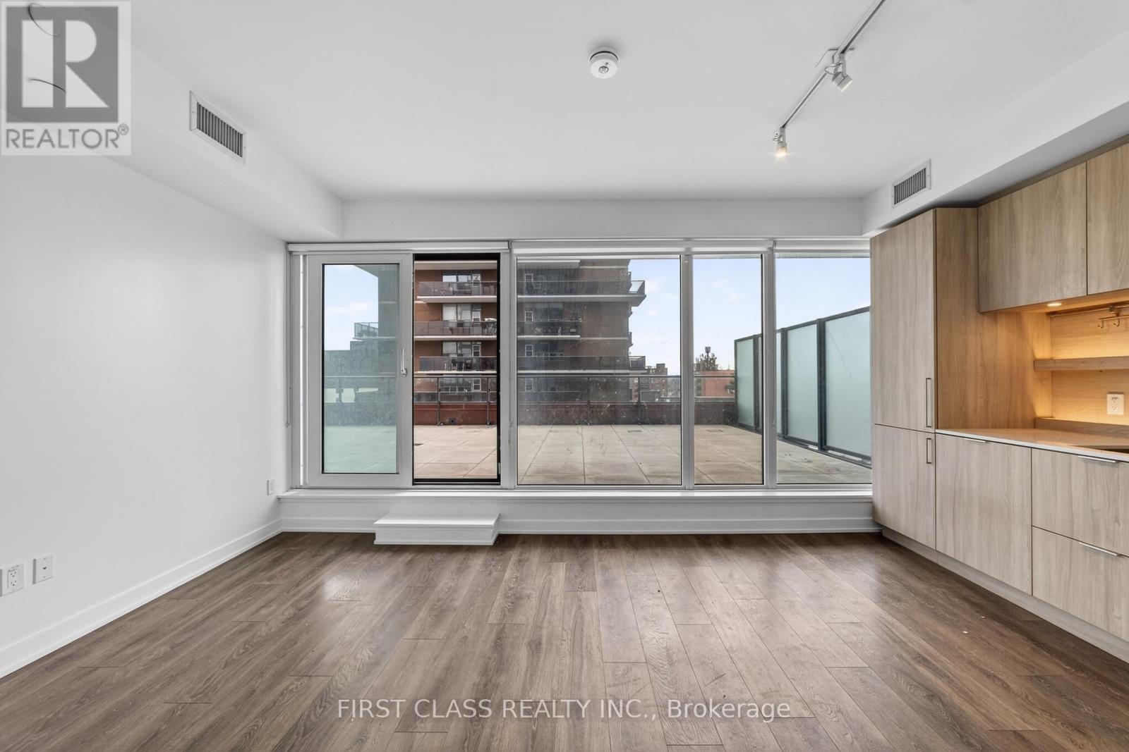 909 - 28 Ann Street, Mississauga, Ontario  L5G 0E1 - Photo 4 - W12960480