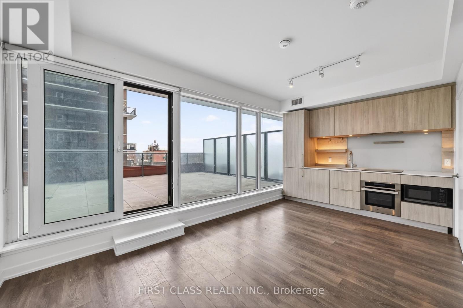 909 - 28 Ann Street, Mississauga, Ontario  L5G 0E1 - Photo 5 - W12960480