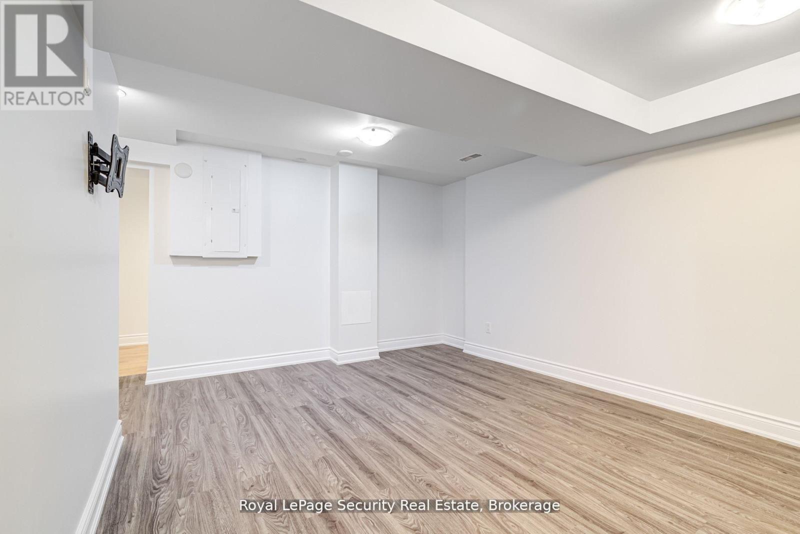 Lower - 706 Gladstone Avenue, Toronto, Ontario  M6H 3J4 - Photo 18 - W12960498