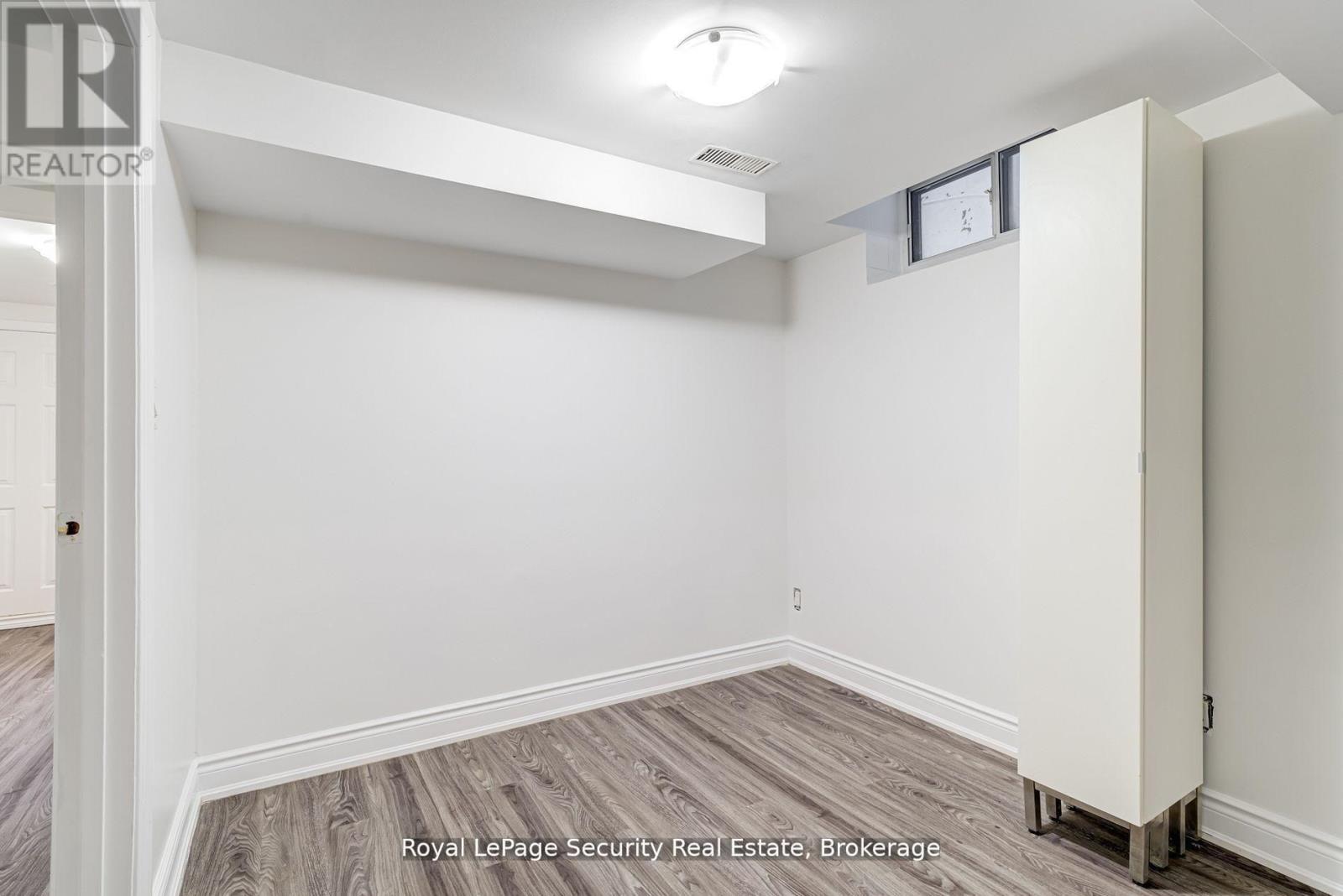 Lower - 706 Gladstone Avenue, Toronto, Ontario  M6H 3J4 - Photo 21 - W12960498