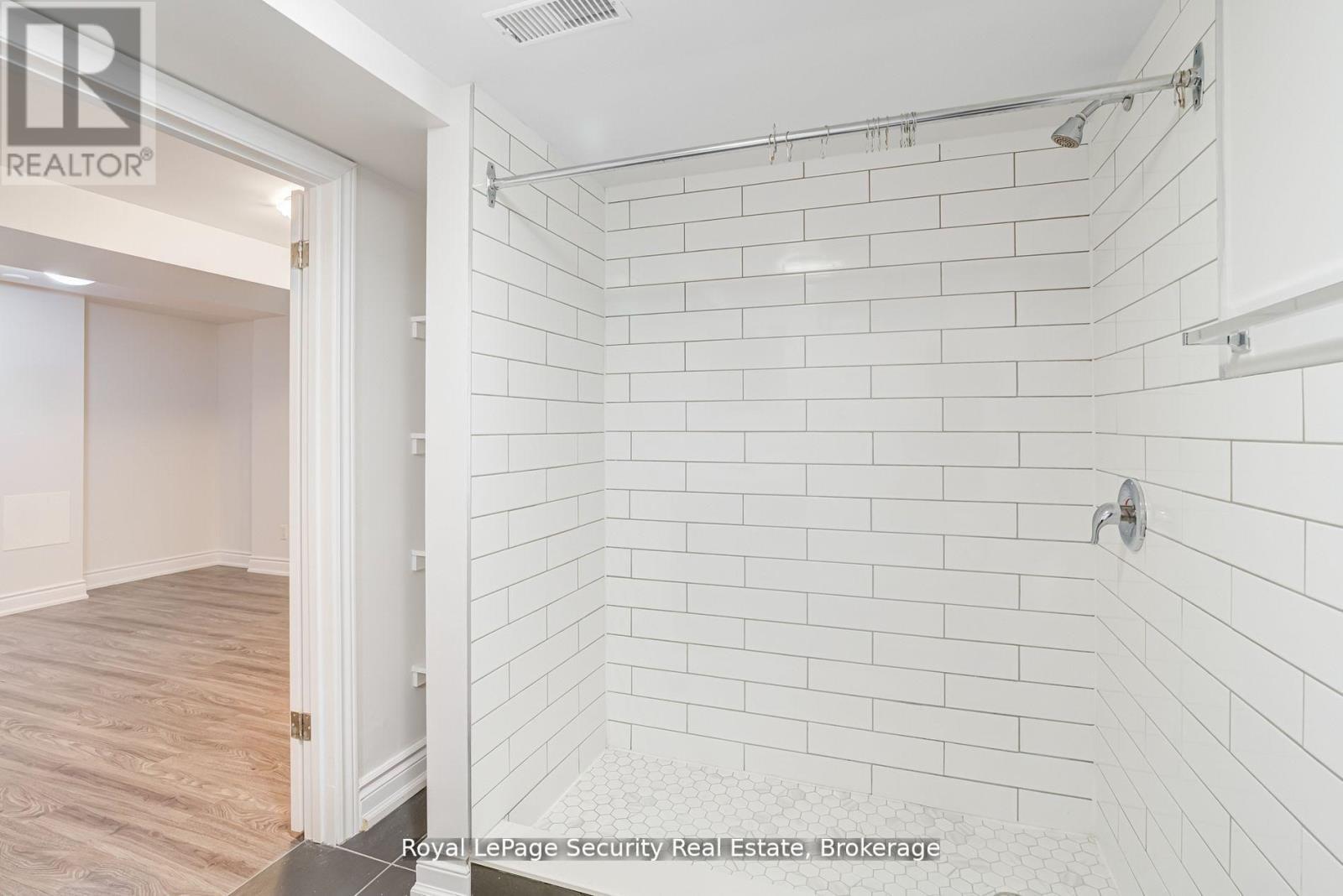 Lower - 706 Gladstone Avenue, Toronto, Ontario  M6H 3J4 - Photo 27 - W12960498