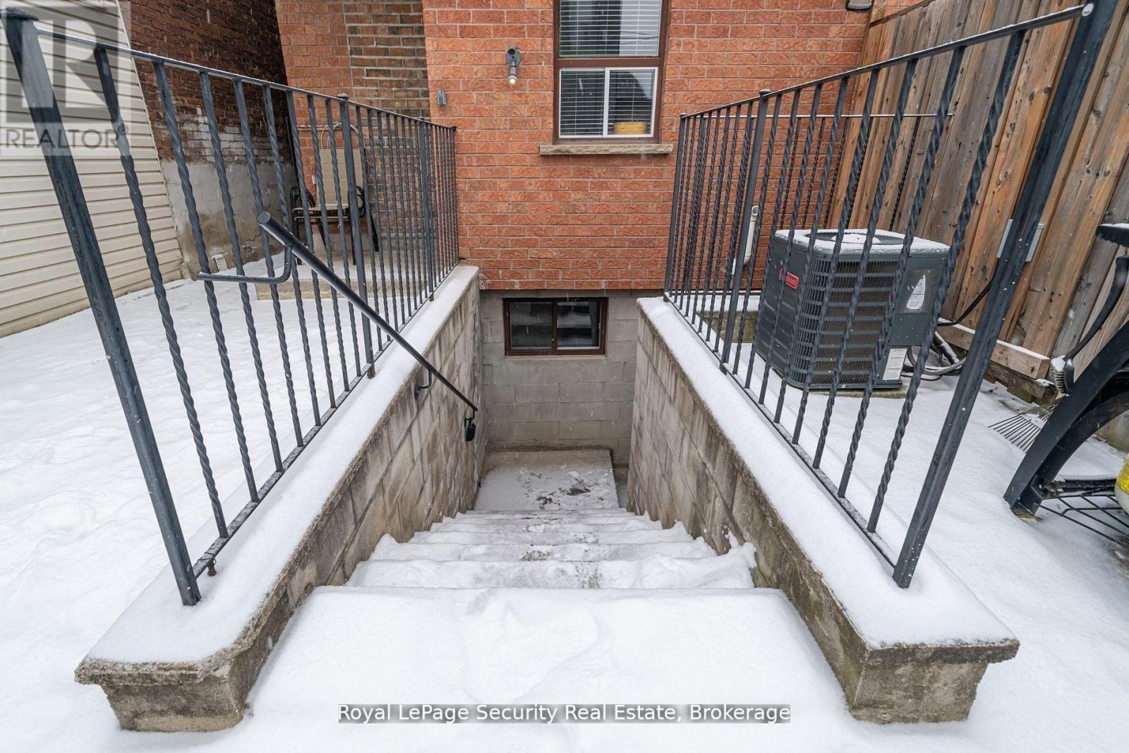 Lower - 706 Gladstone Avenue, Toronto, Ontario  M6H 3J4 - Photo 4 - W12960498