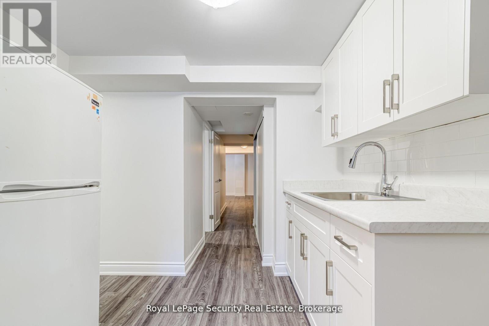 Lower - 706 Gladstone Avenue, Toronto, Ontario  M6H 3J4 - Photo 6 - W12960498