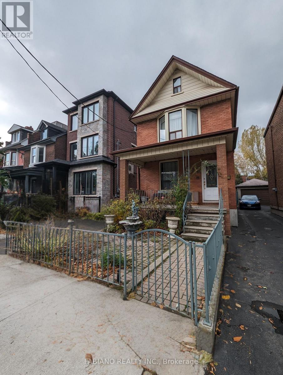 Upper - 1038 Dovercourt Road, Toronto, Ontario  M6H 2X8 - Photo 2 - W12960500