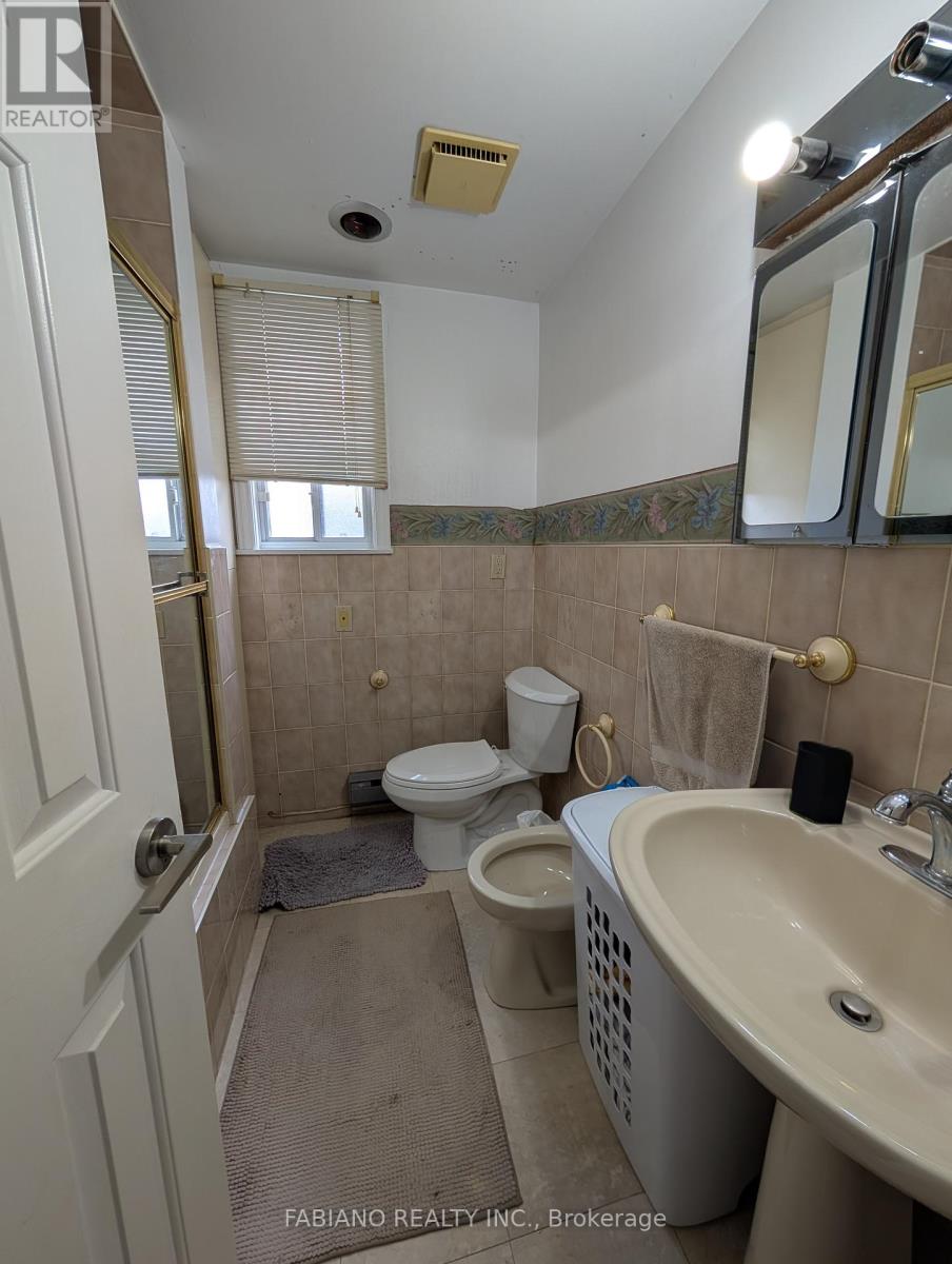 Upper - 1038 Dovercourt Road, Toronto, Ontario  M6H 2X8 - Photo 21 - W12960500