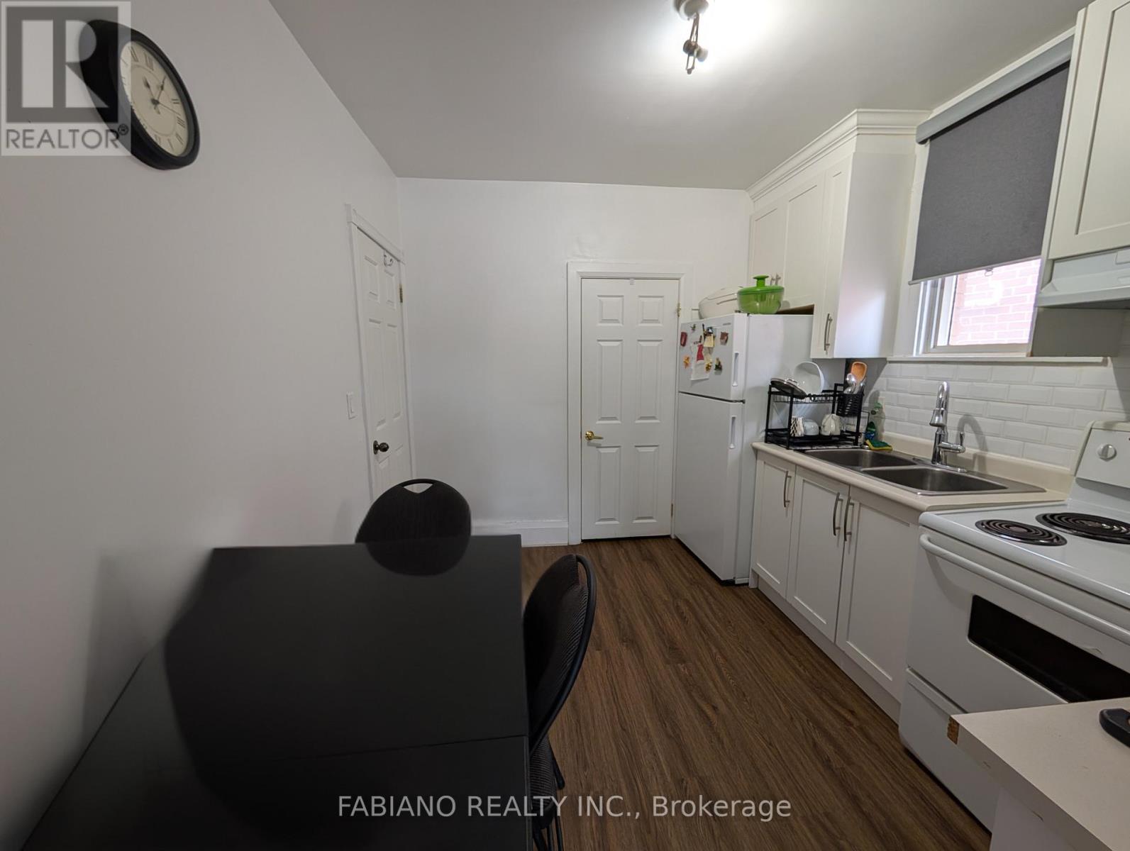 Upper - 1038 Dovercourt Road, Toronto, Ontario  M6H 2X8 - Photo 4 - W12960500