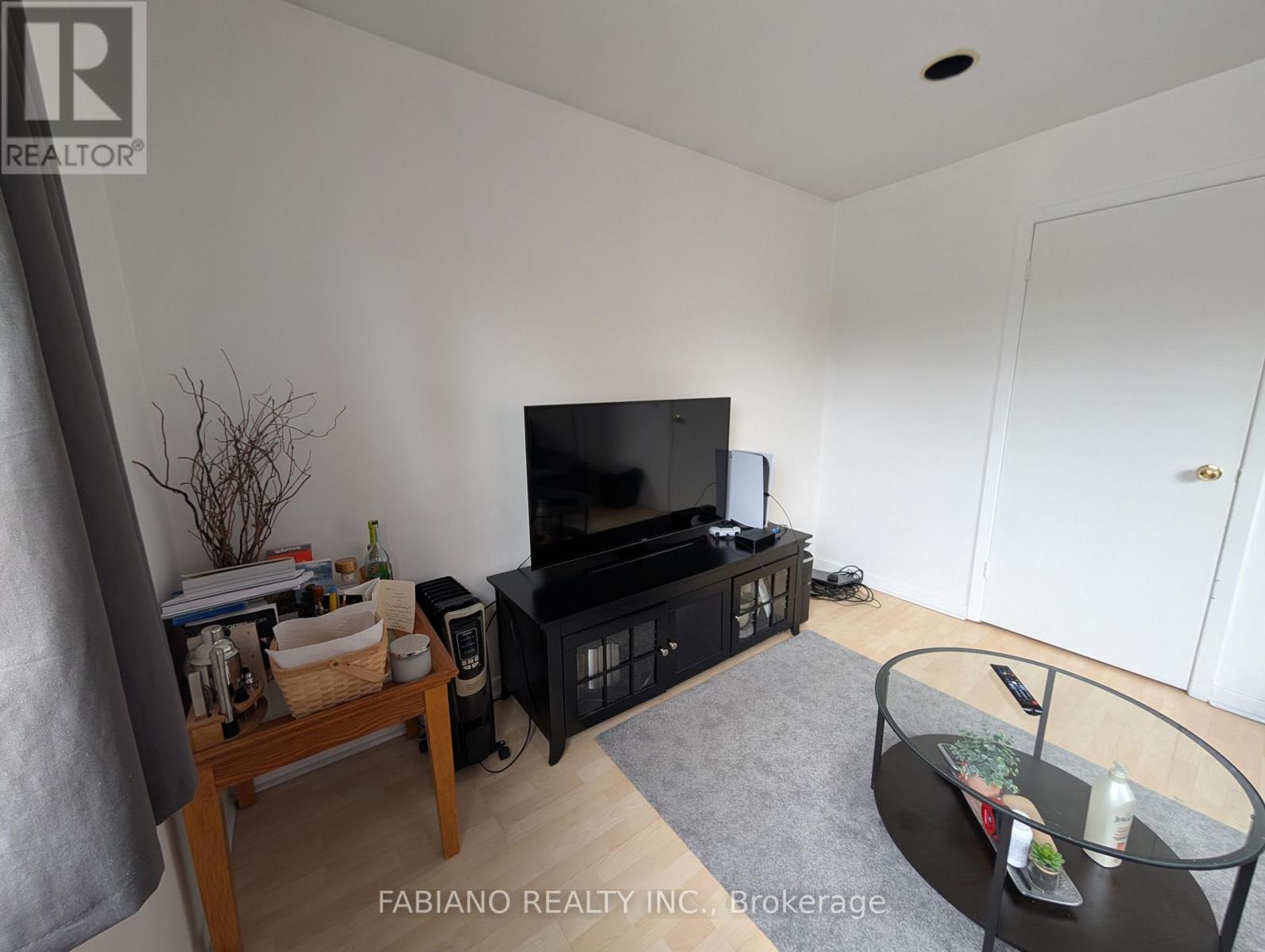 Upper - 1038 Dovercourt Road, Toronto, Ontario  M6H 2X8 - Photo 7 - W12960500