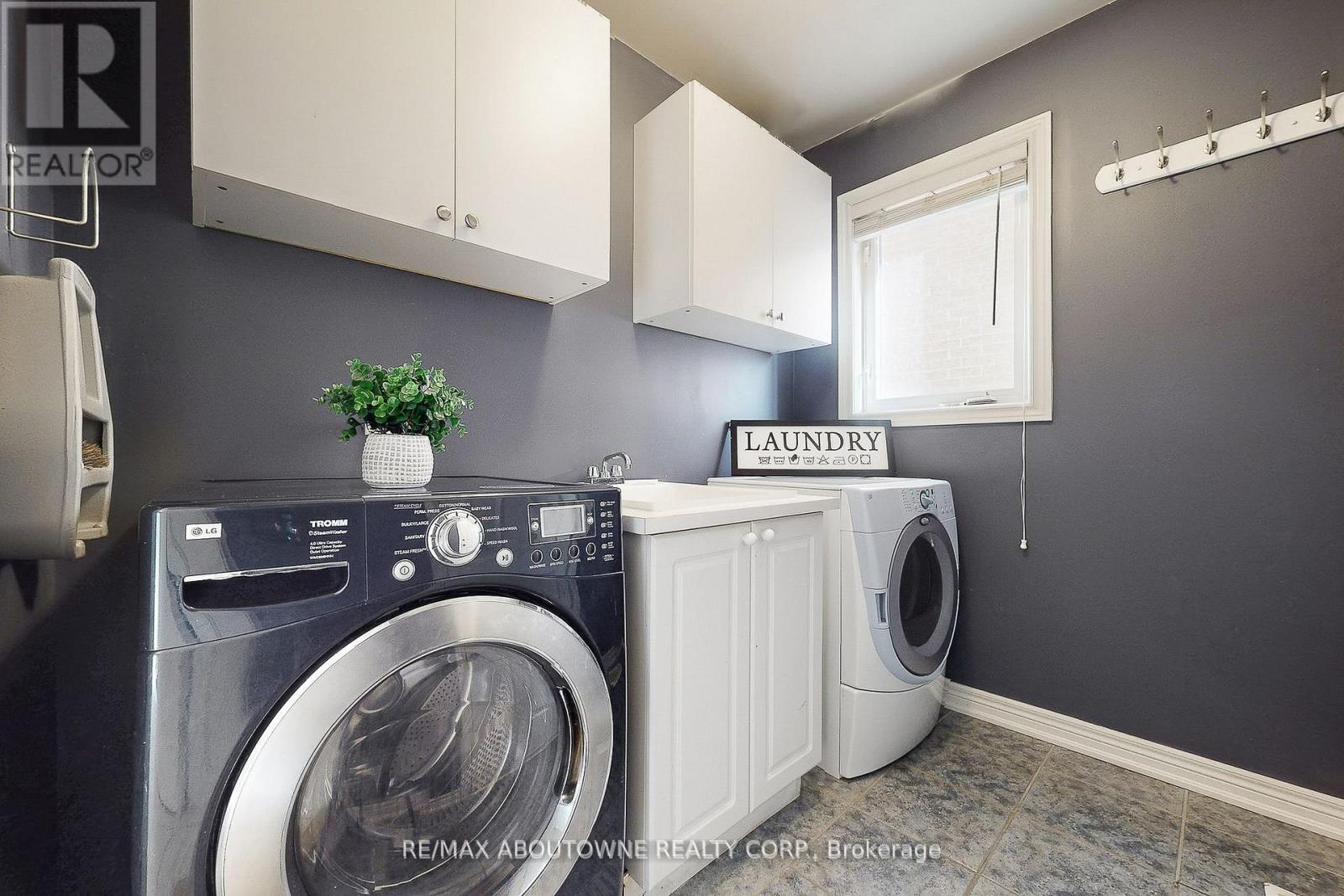 2457 Hilda Drive, Oakville, Ontario  L6H 7N5 - Photo 14 - W12960506