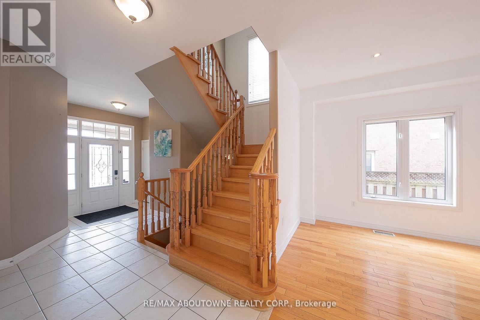 2457 Hilda Drive, Oakville, Ontario  L6H 7N5 - Photo 16 - W12960506