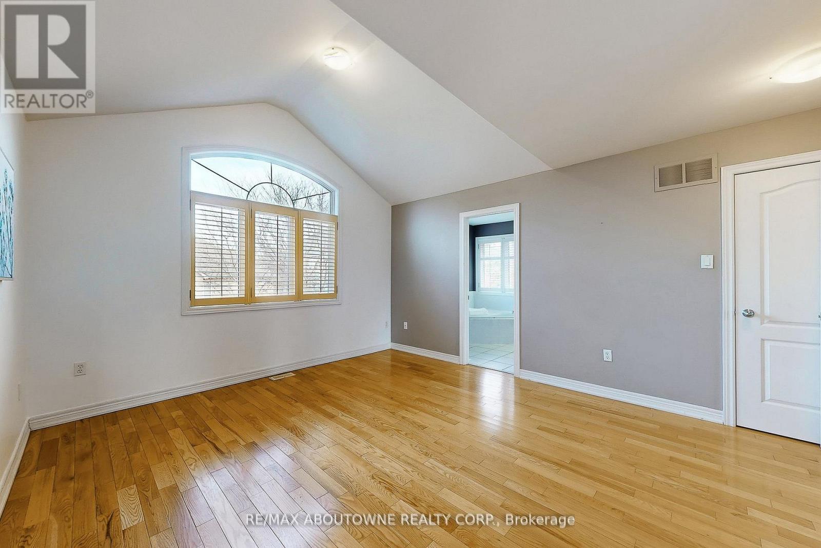 2457 Hilda Drive, Oakville, Ontario  L6H 7N5 - Photo 20 - W12960506