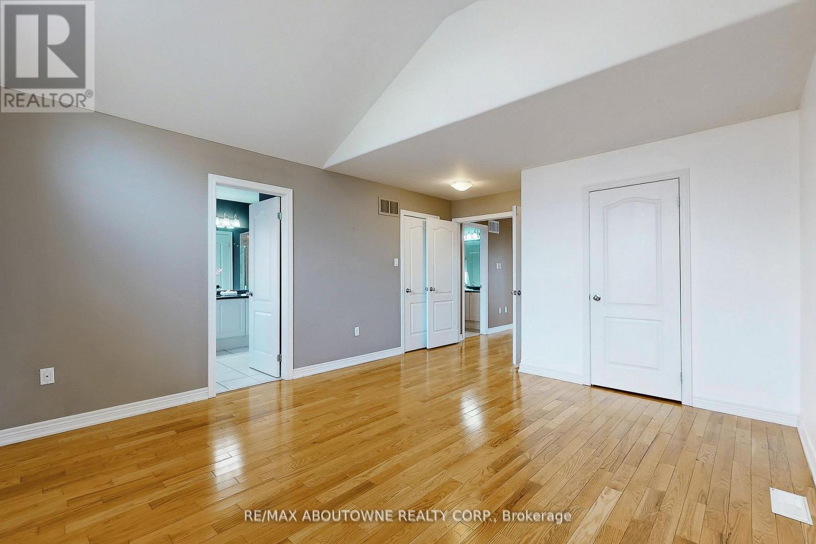 2457 Hilda Drive, Oakville, Ontario  L6H 7N5 - Photo 21 - W12960506